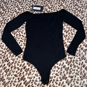 Black long sleeve crop top